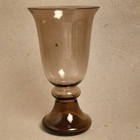 røgfarvet pokal i glas af Jakob Bang for Holmegaard fra 1928-40